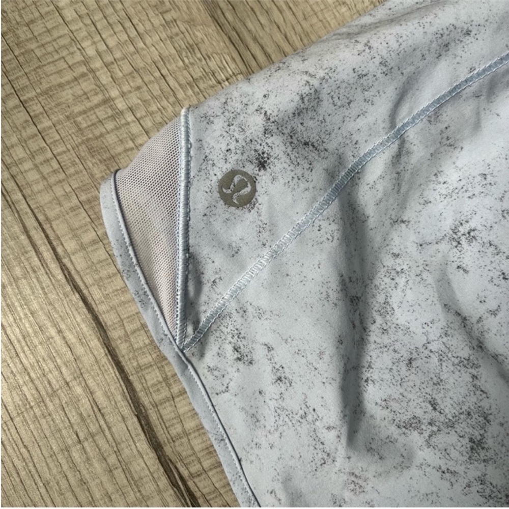 NEW LULULEMON Hotty Hot High-Rise Lined Short 4"
Gravel Dust Pastel Blue Sise 2 - Picture 11 of 16